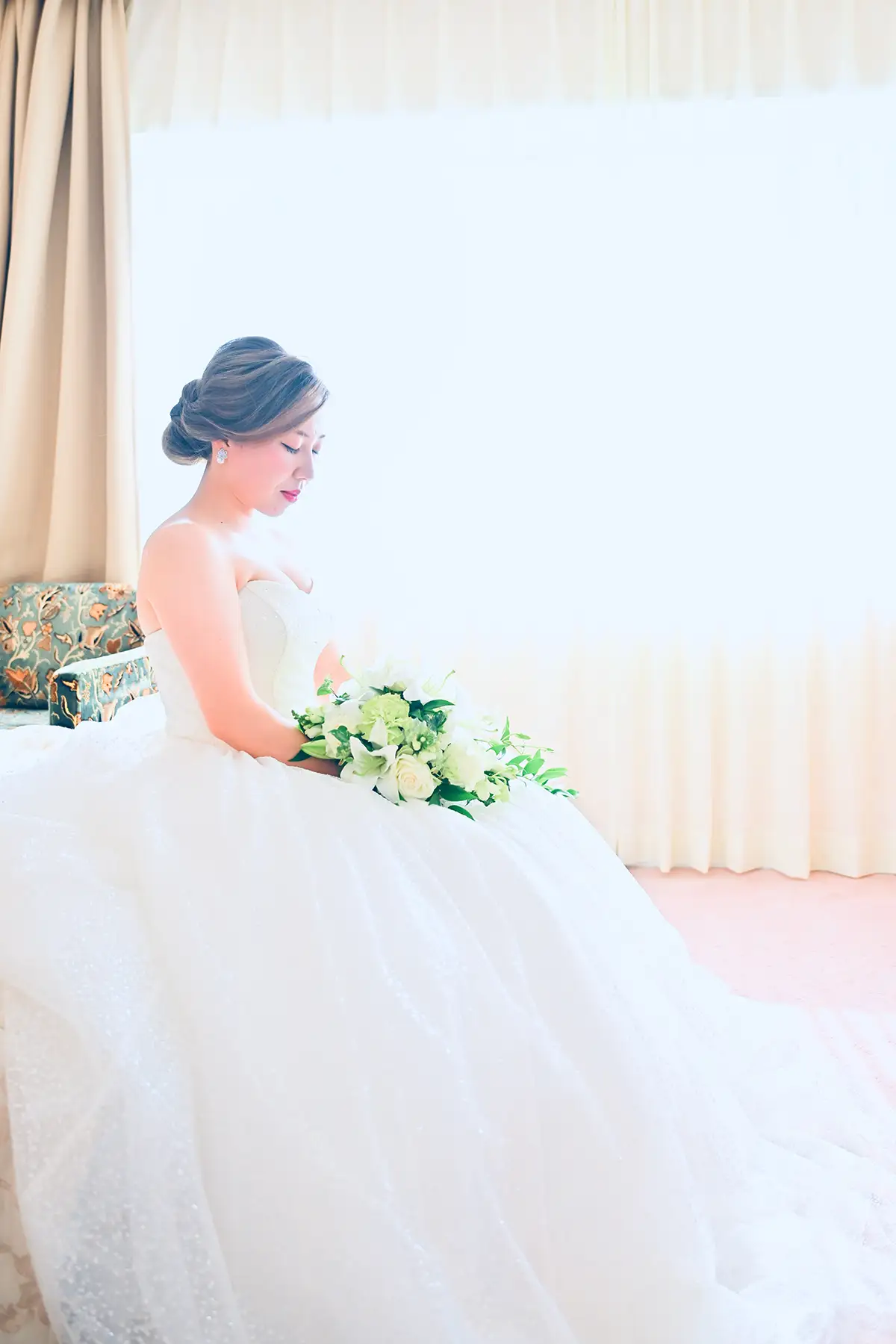 浜松市内で撮影したブライダルロケーションフォトの洋装の新婦