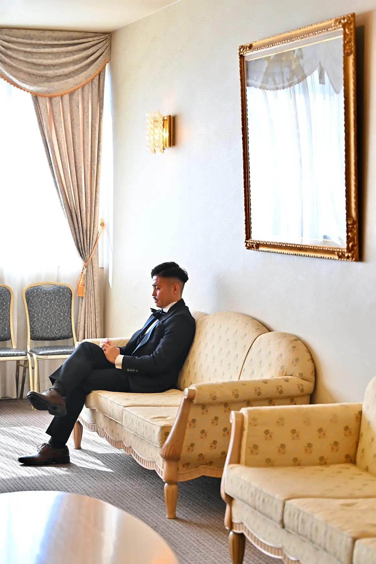 浜松市内で撮影したブライダルロケーションフォトの洋装の新郎